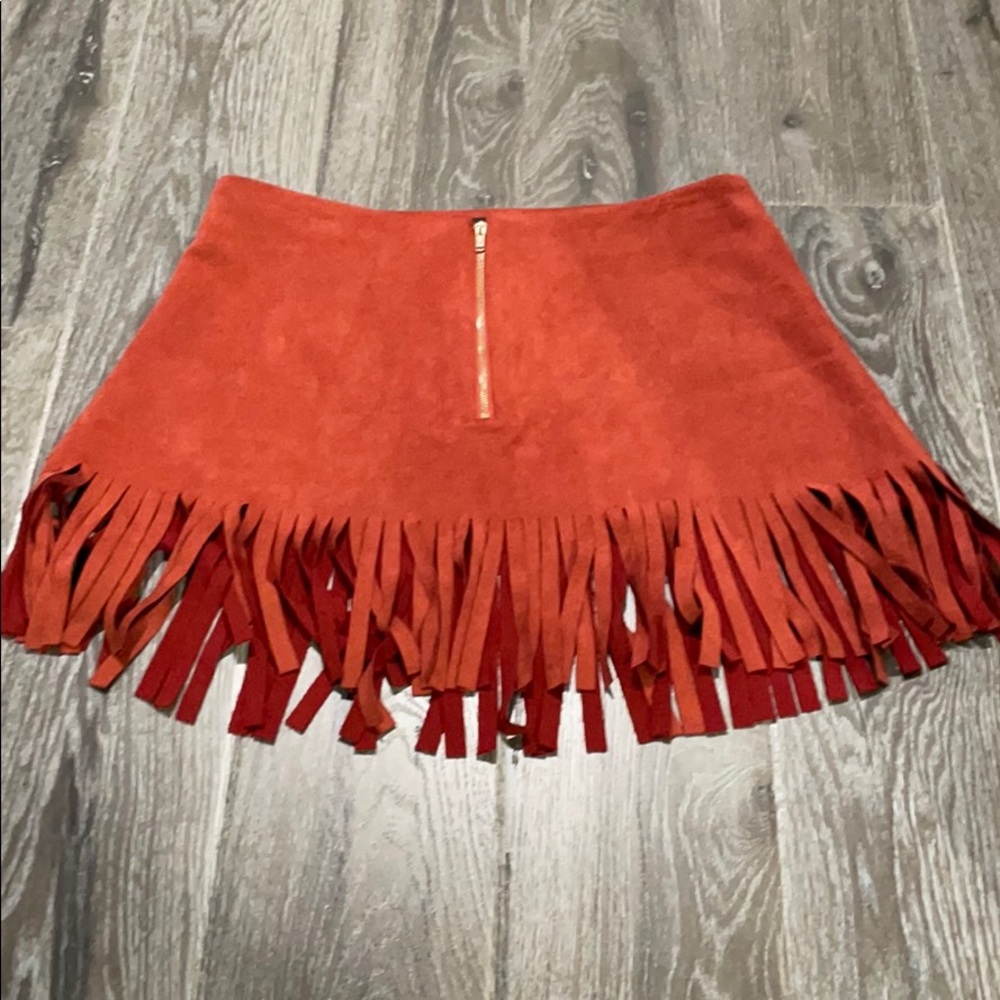 Kittenish fringe skirt